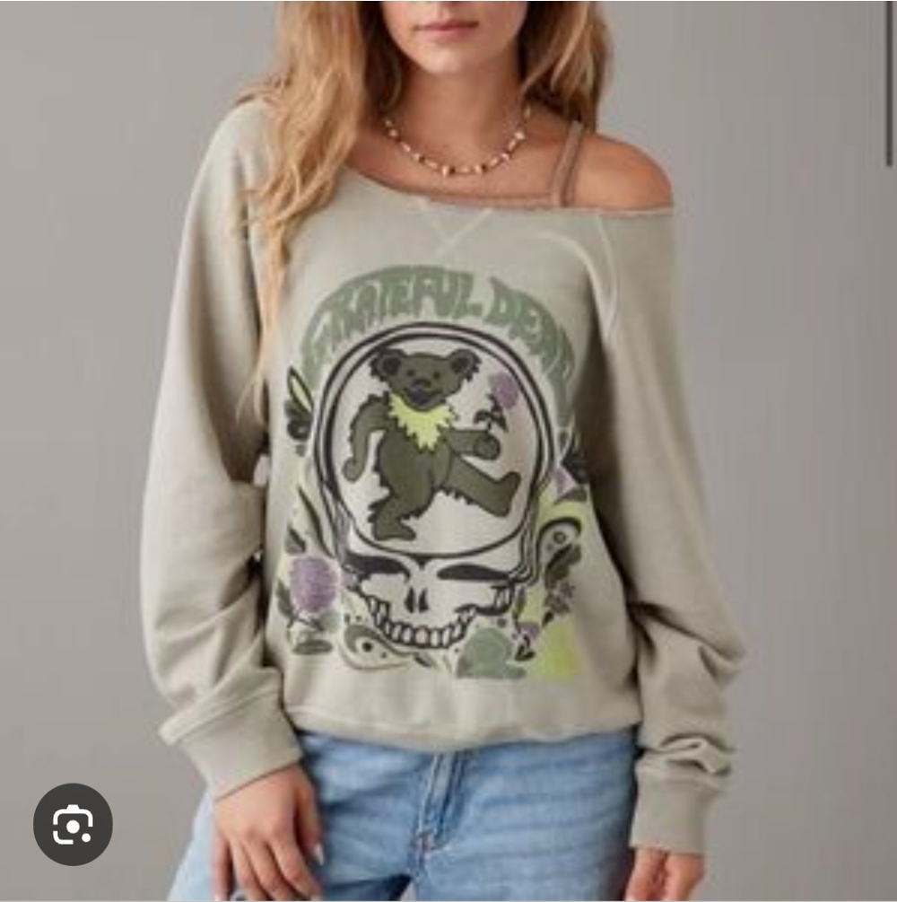 American Eagle euc, Lived In Feel, Off Shoulder, Over Sized, Light Green, Sz Sm.